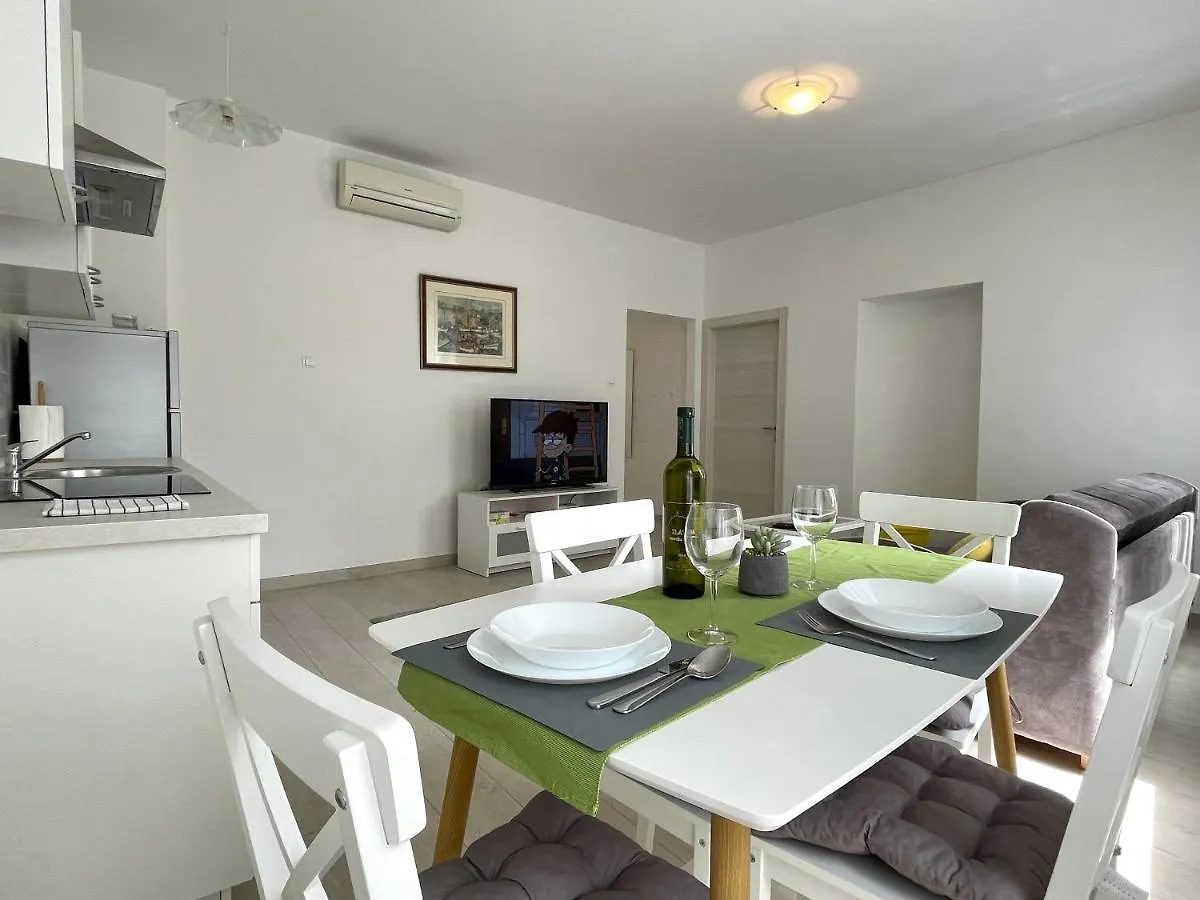 Modern Apartment In The Old Part Of Town Rijeka